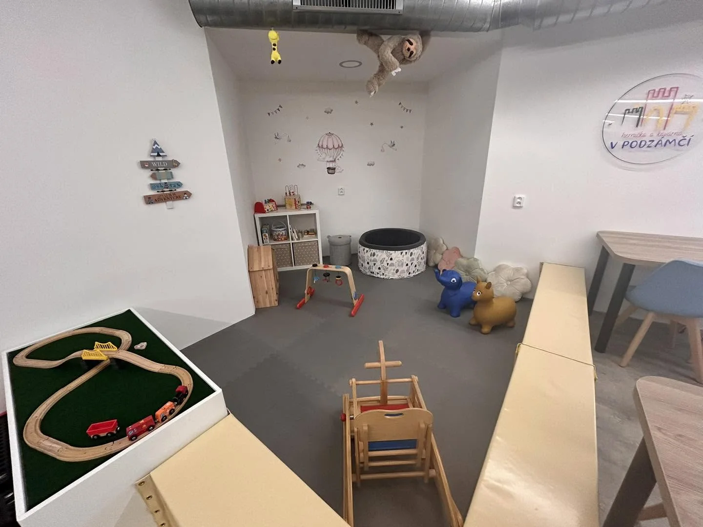 Oddělený herní koutek pro nejmenší děti